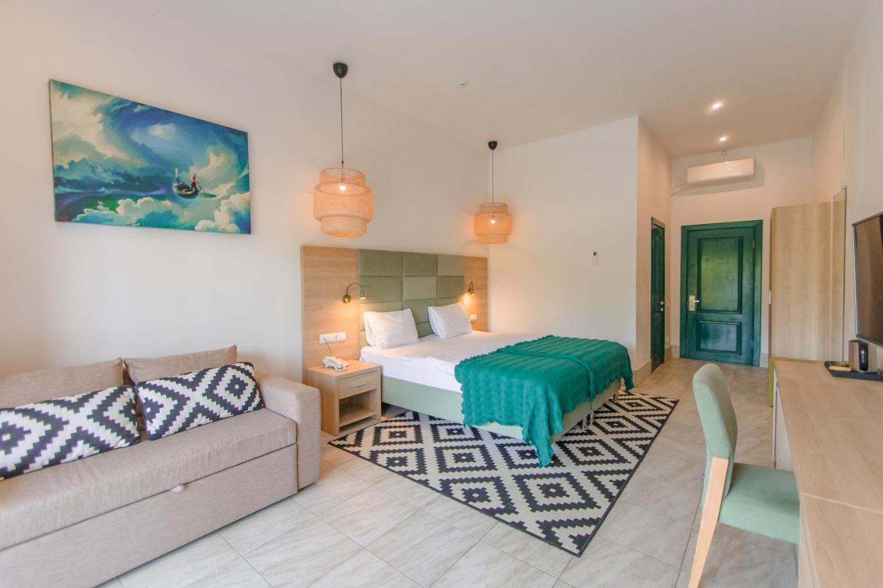 Aquamarine Family Club Hotel Гагра Стая снимка