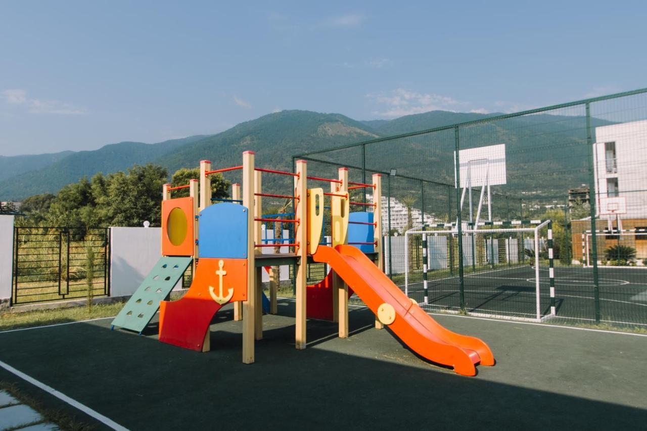 Aquamarine Family Club Hotel Гагра Екстериор снимка
