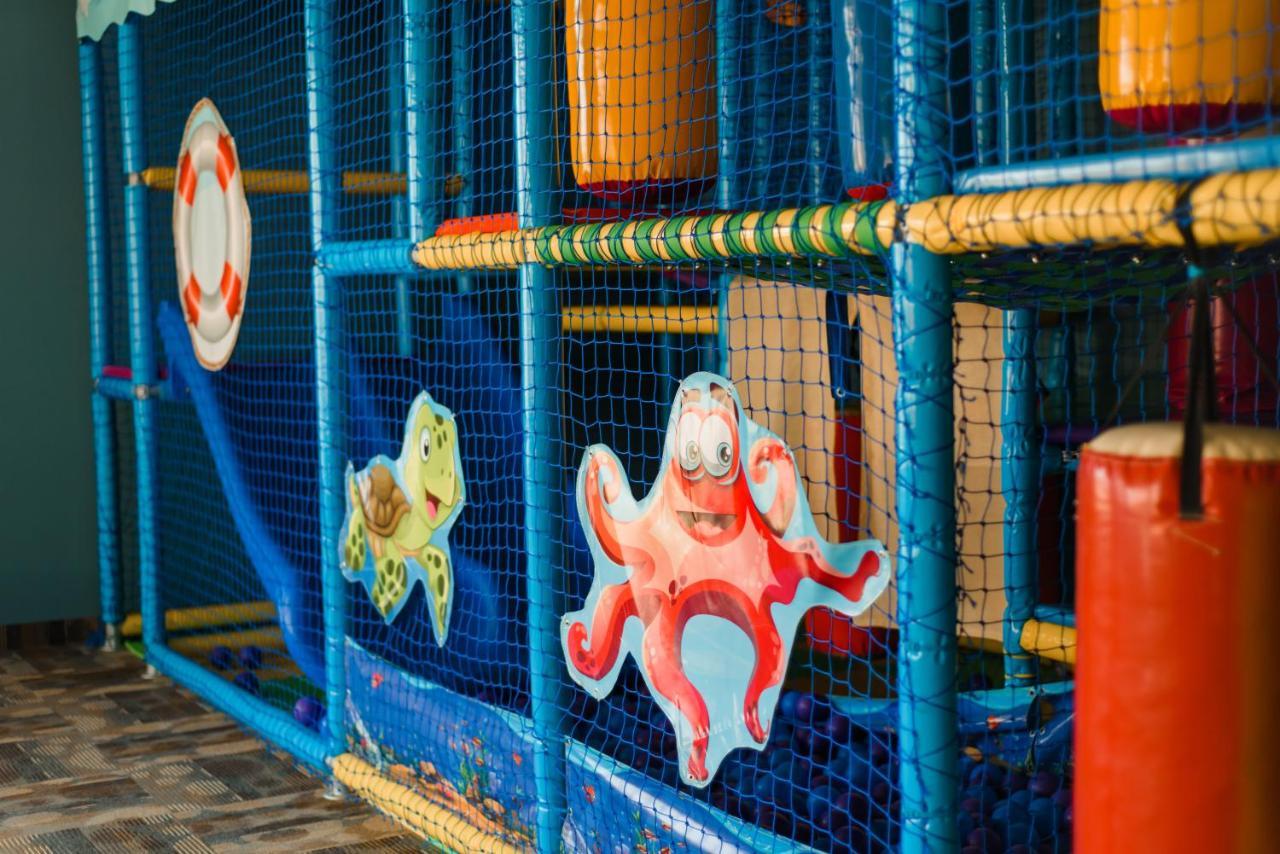 Aquamarine Family Club Hotel Гагра Екстериор снимка