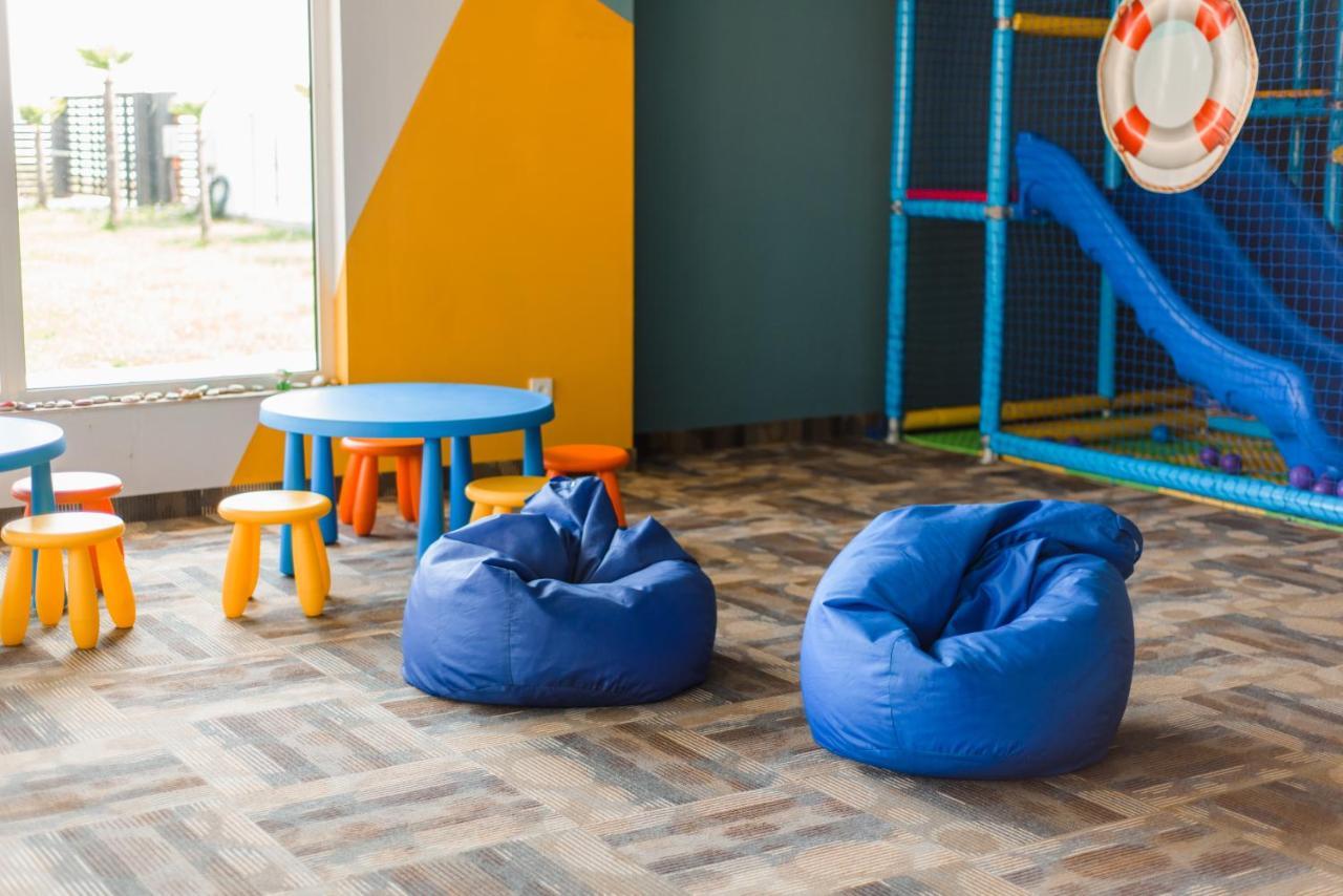 Aquamarine Family Club Hotel Гагра Екстериор снимка